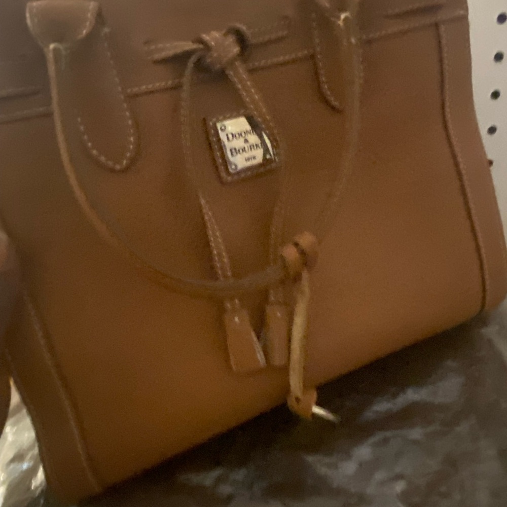 https://www.dooney.com/home - Picture 5 of 11